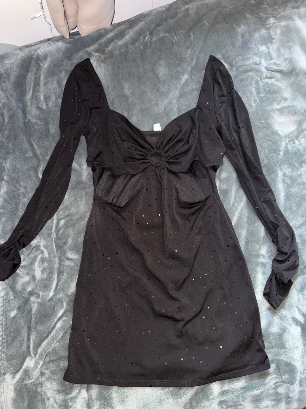 Lulu’s Black Long-Sleeve Mini Dres